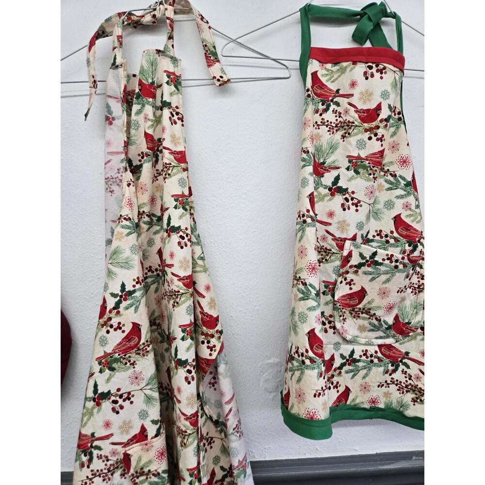 Mom and Me Mother Daughter Matching Aprons Gift Set for kitchen Cardinals